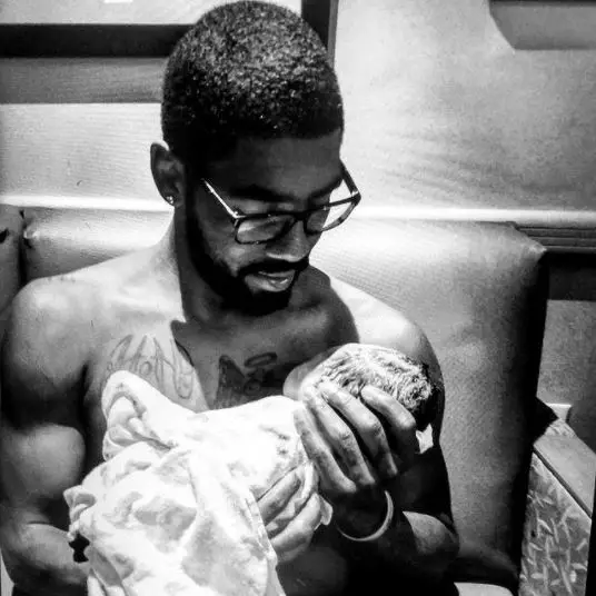 Kyrie-Irving-with-baby-daughter