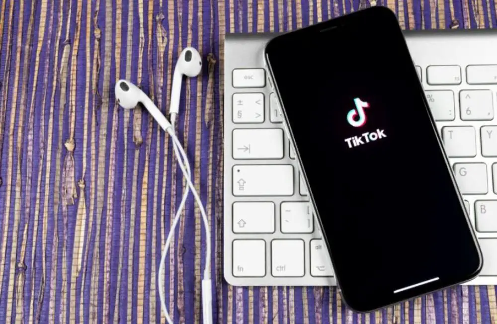 TikTok update causes outrage after text changes color!